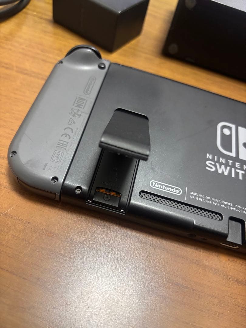 Nintendo Switch 本体 + 付属品 + ケース