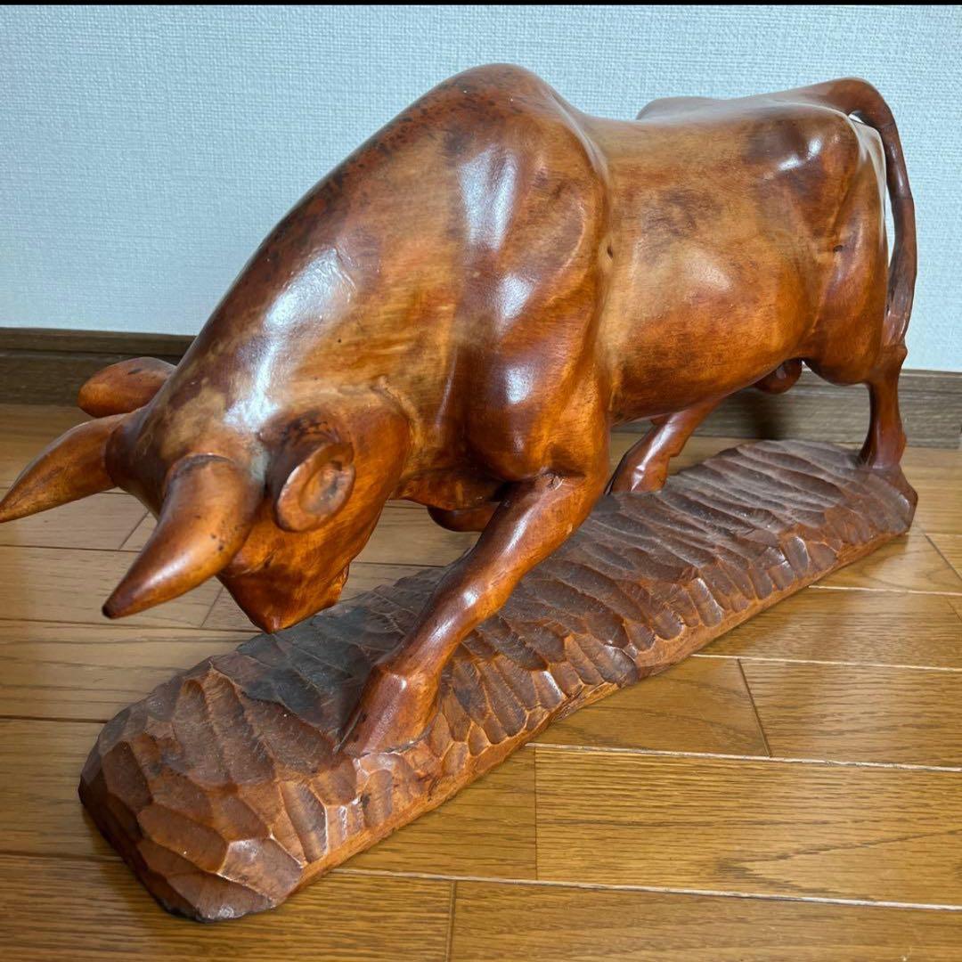 縁起物】一本 木彫り 牛 重厚感 置物 風水 オブジェ