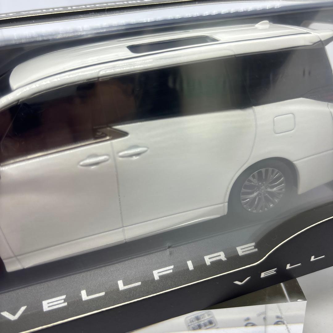 トヨタ ヴェルファイア プラチナホワイトパールマイカ 1/30スケール