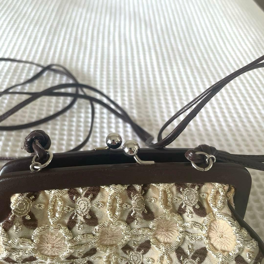 PRADA 刺繍ショルダーバッグ ベージュ