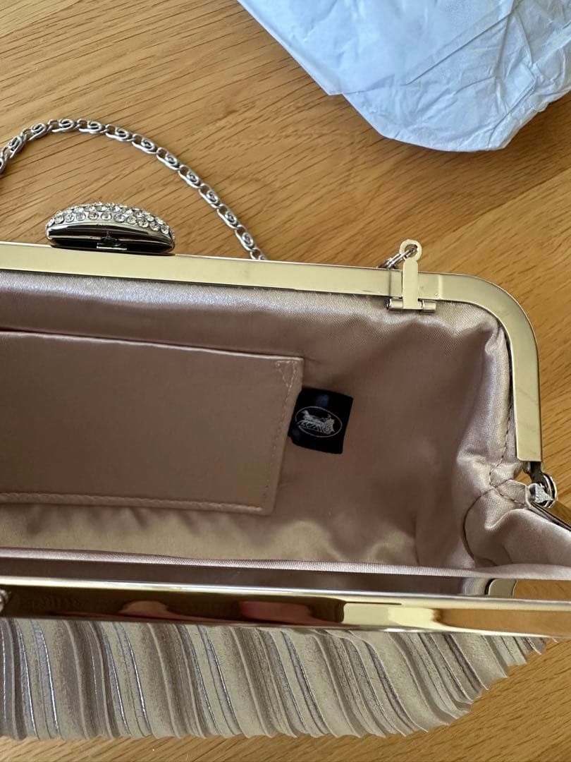 東京イギン　シルバー プリーツデザイン クラッチバッグ