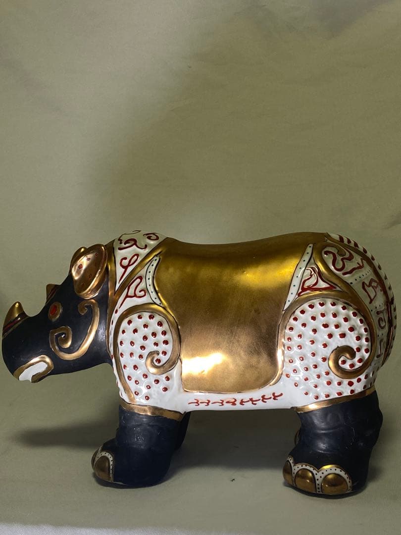 2626❣️ 幸運　サイ　置物　輸入品　ゴールド　風水
