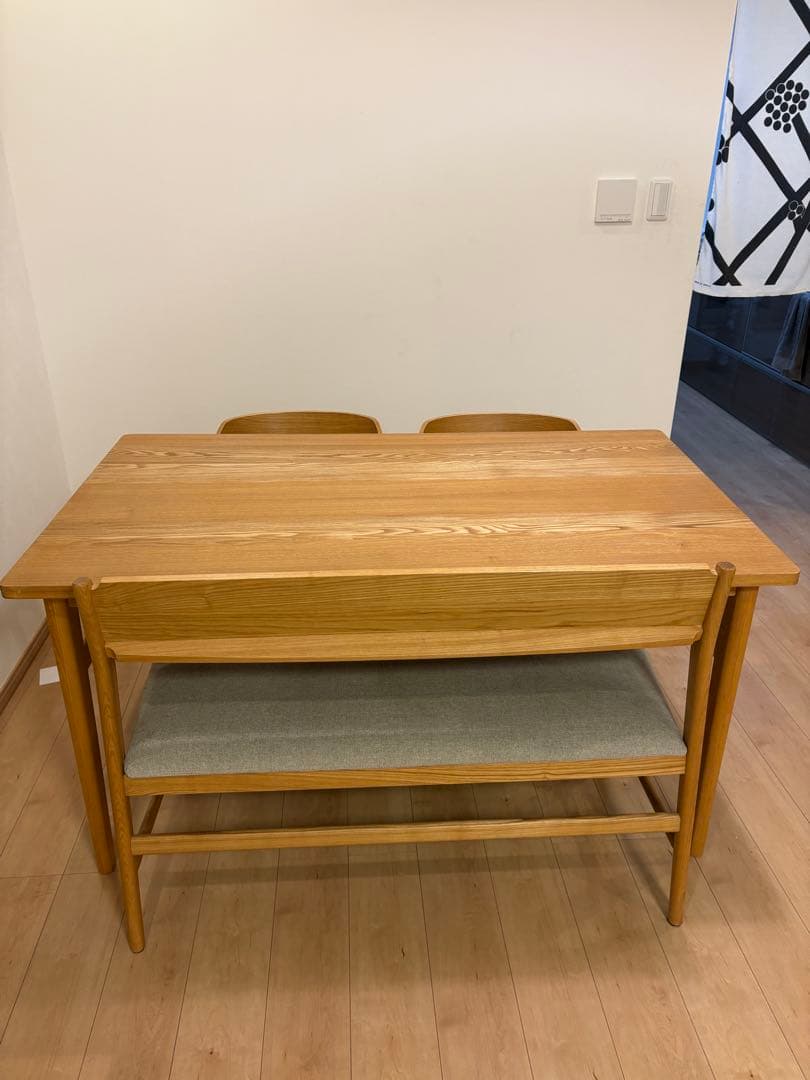 ak様値下げ　引取り可能な方。SIGNEダイニングテーブルチェア　４点セット