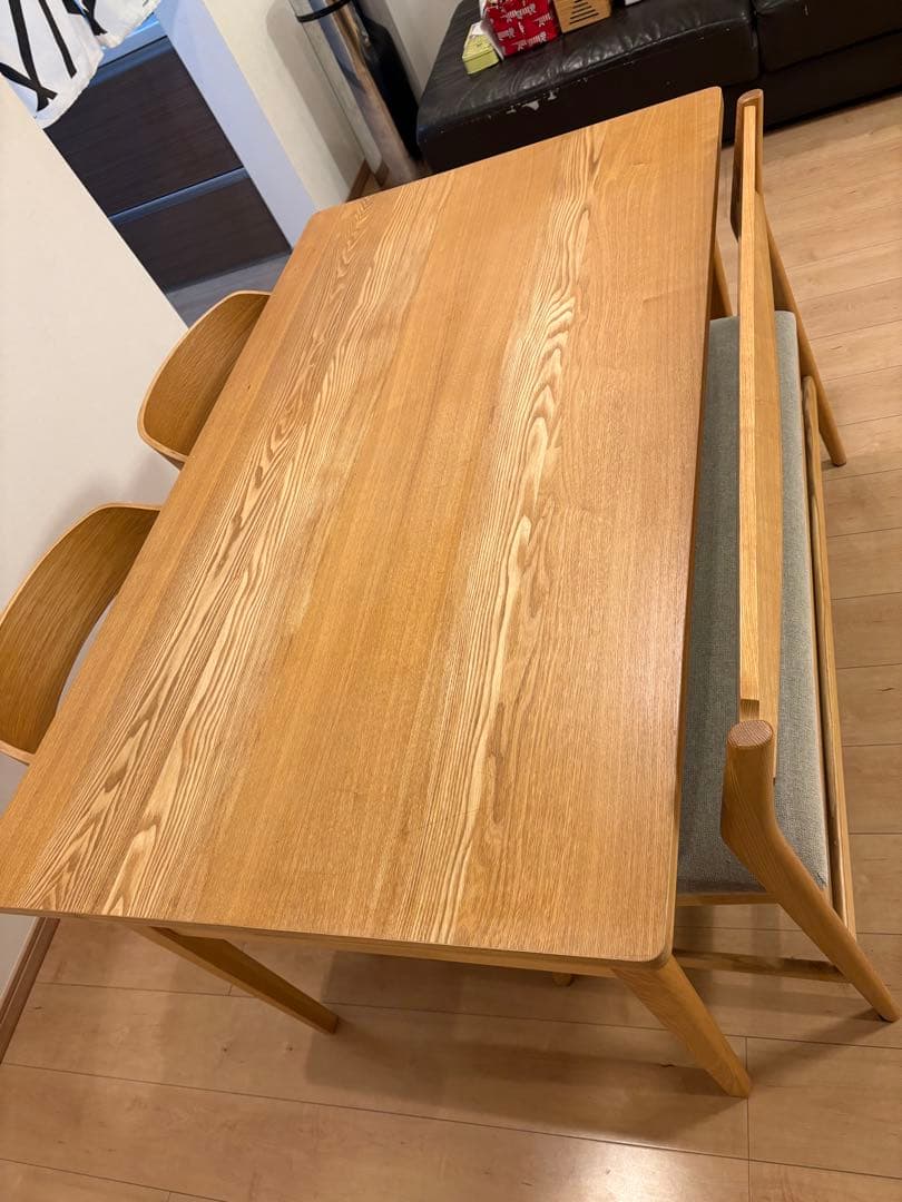 ak様値下げ　引取り可能な方。SIGNEダイニングテーブルチェア　４点セット