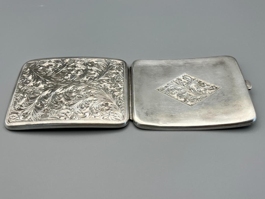 銀製　シガレットケース　唐草文　両面手彫　煙草入れ　タバコケース 　重量125g