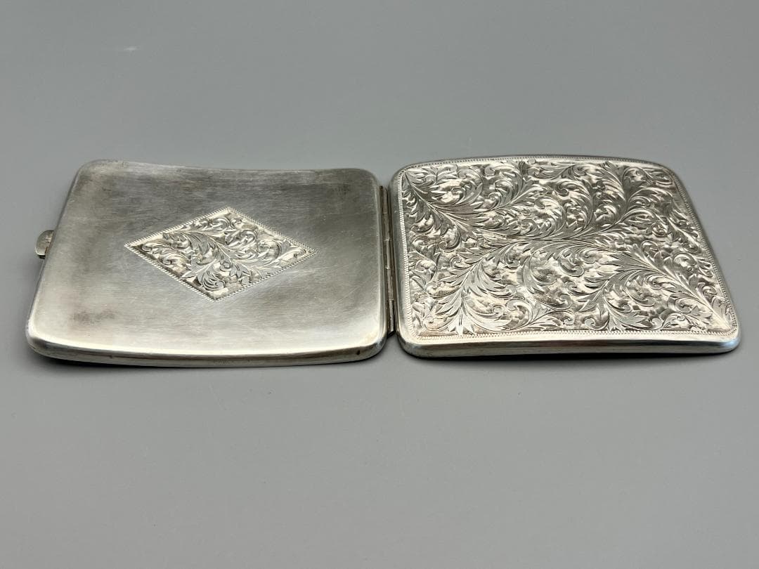 銀製 シガレットケース 唐草文 両面手彫 煙草入れ タバコケース 重量125g