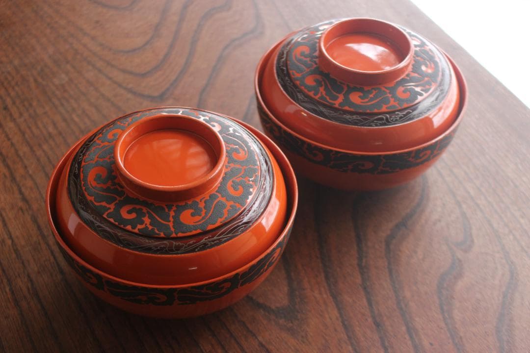 デッドストック！時代朱漆に風情ある錆塗蛸唐草蒔絵の映えるお椀2点