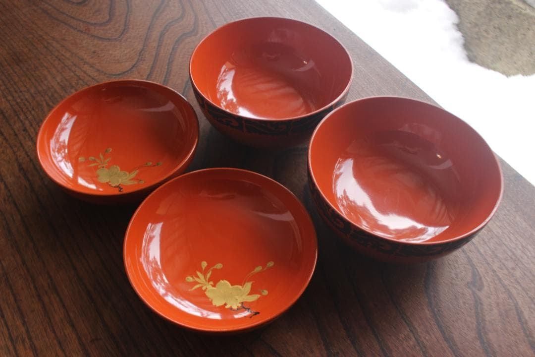 デッドストック！時代朱漆に風情ある錆塗蛸唐草蒔絵の映えるお椀2点