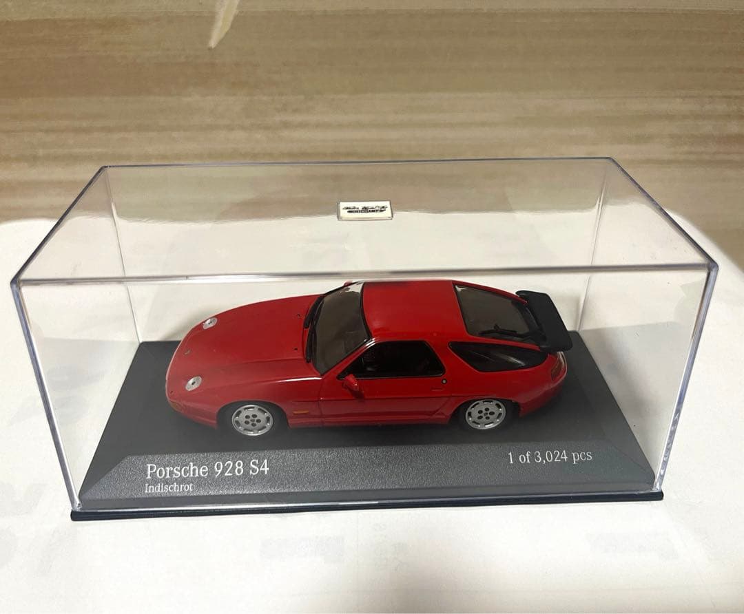 ミニチャンプス 1/43 ポルシェ 928 S4 1991 レッド