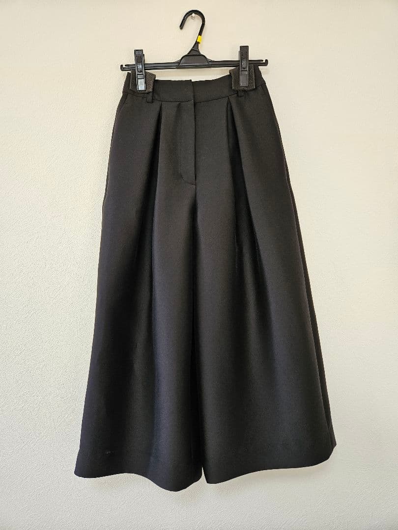 heve サテンガウチョパンツ36