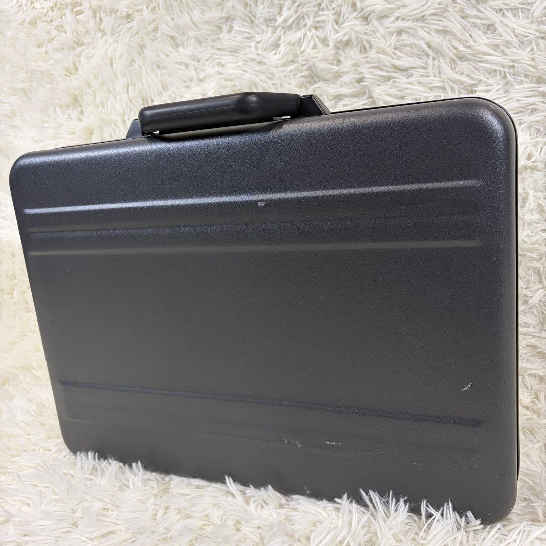 ゼロハリバートン アタッシュケース ポリカーボネート A4 PC収納可 グレー