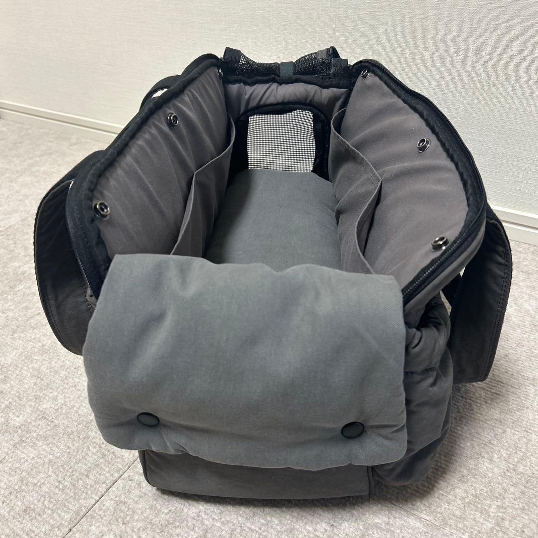 新品】犬用キャリーバッグ・MINIME（顎乗せクッション付き）