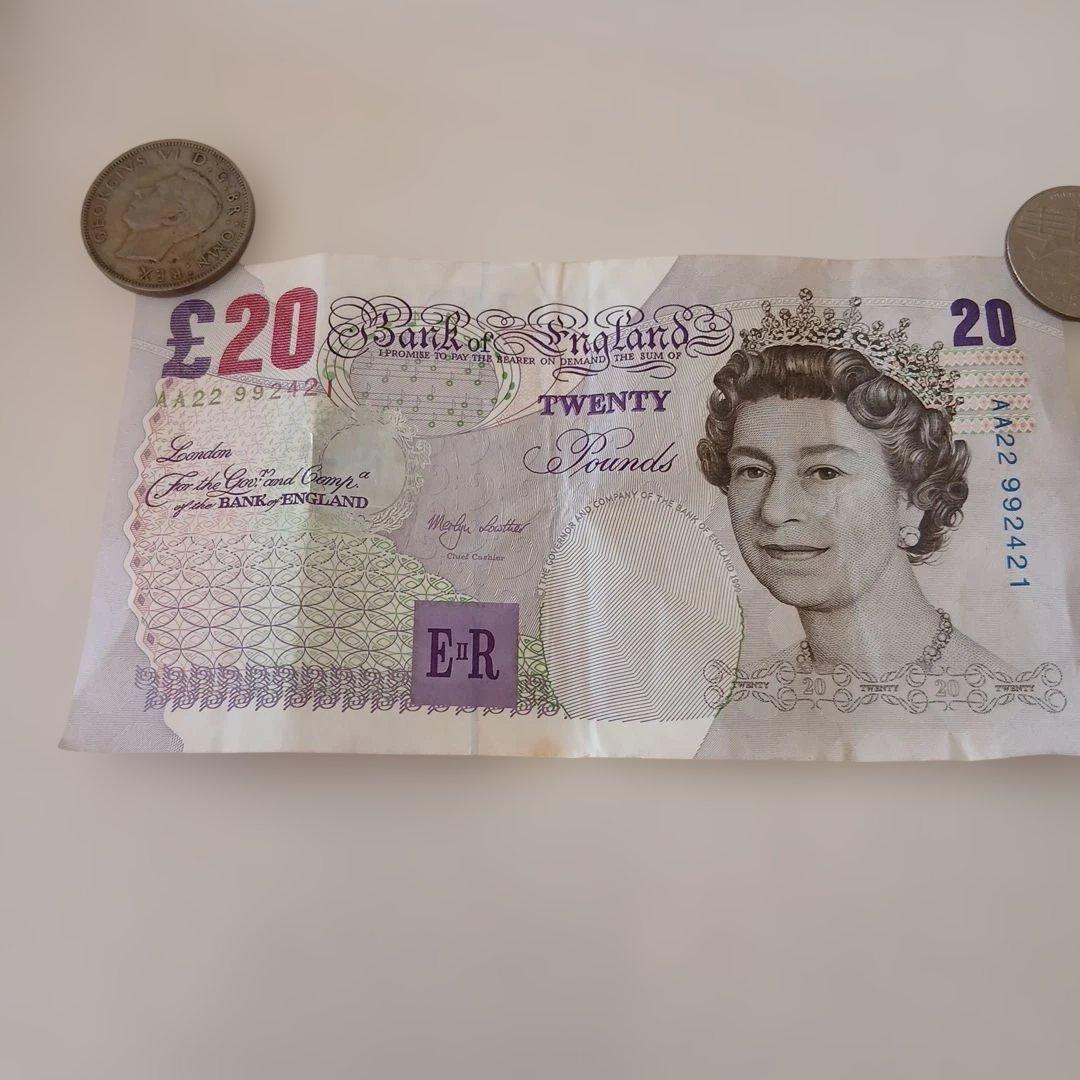 イギリス エリザベス女王旧紙幣 - メルカリ