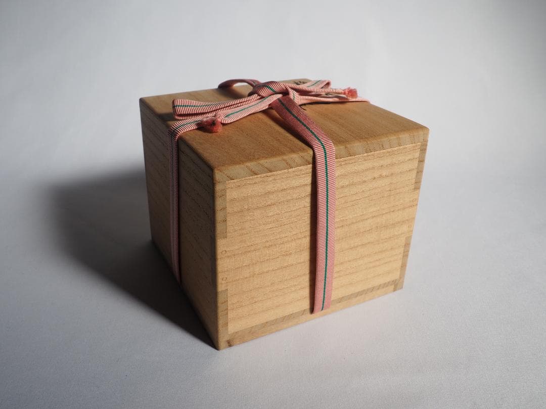 17代永樂善五郎造（而全）『梅に絵馬茶碗』 (共箱) 千家十