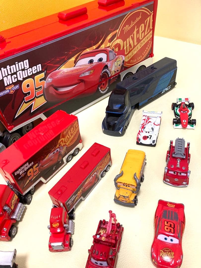 トミカ　カーズ ミニカーセット 35台