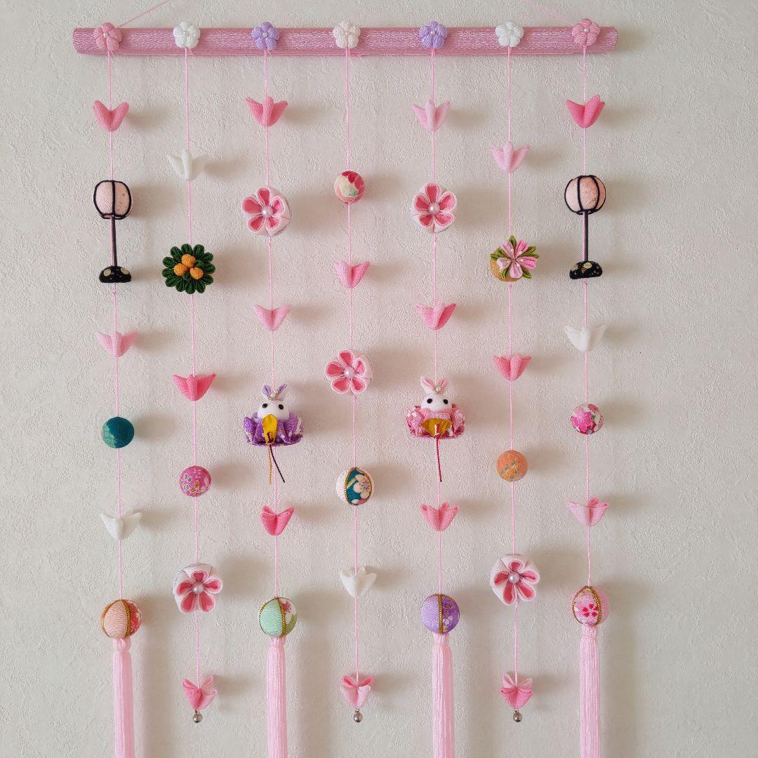 ちりめん細工 　お花とまりとうさぎ雛の壁掛け下げ飾り(7下げ) モグモグ