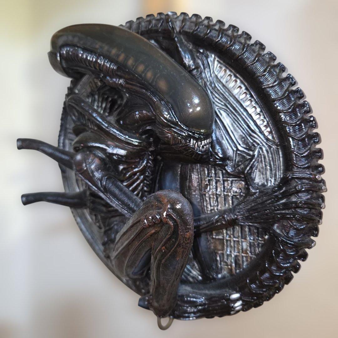 エイリアンフィギュア レリーフ[直径約30cm]