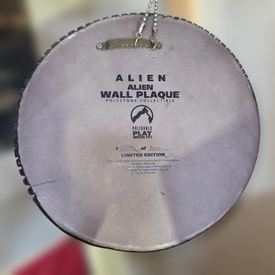 エイリアンフィギュア レリーフ[直径約30cm]