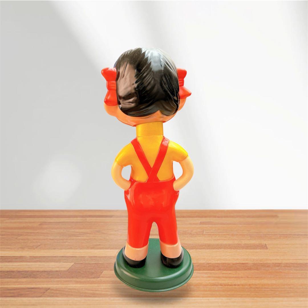 不二家ペコちゃん店頭用ソフビ人形 昭和レトロ台座付 - メルカリ