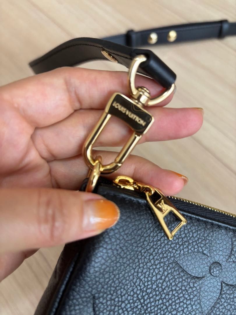 最後再値下げルイヴィトンミュルティポシェットアクセソワールアンプラント黒バッグ