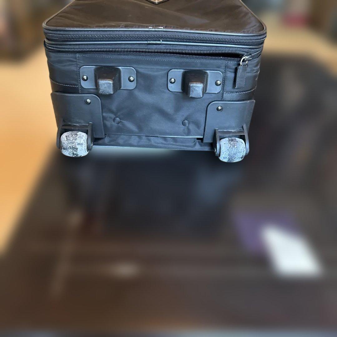 PRADAキャリーバックV142黒ナイロン旅行。サクランボさん専用商品