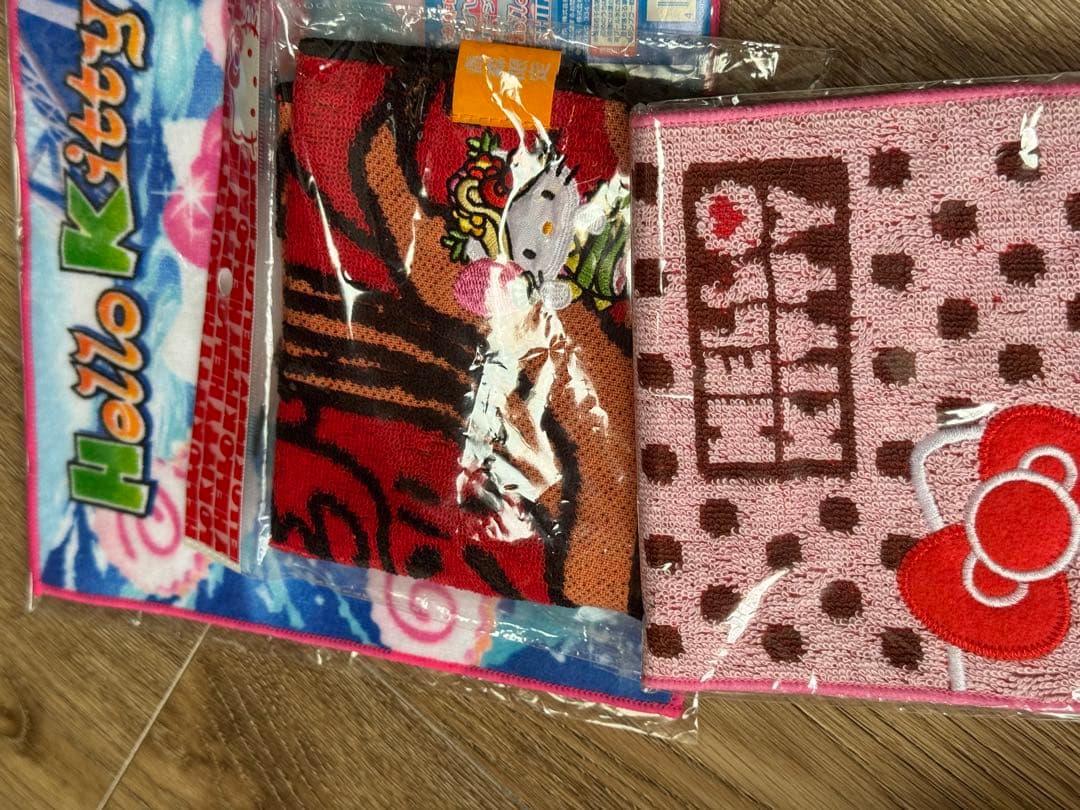 d*2様 ハローキティ 根付、ストラップ　地域限定多数　おまけつき