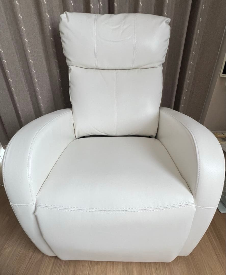 ラウンジチェアDX（レッグレスト連動タイプ）ホワイト【幅66cm】 事務