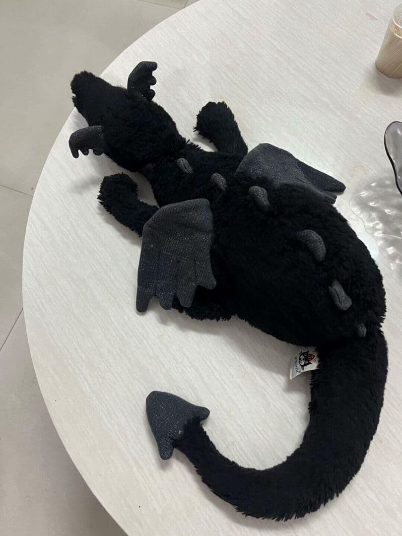  黒いドラゴンぬいぐるみ