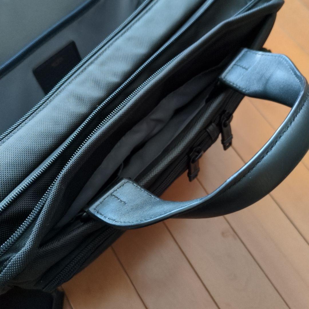 TUMI エクスパンダブル ビジネスバッグ ブラック