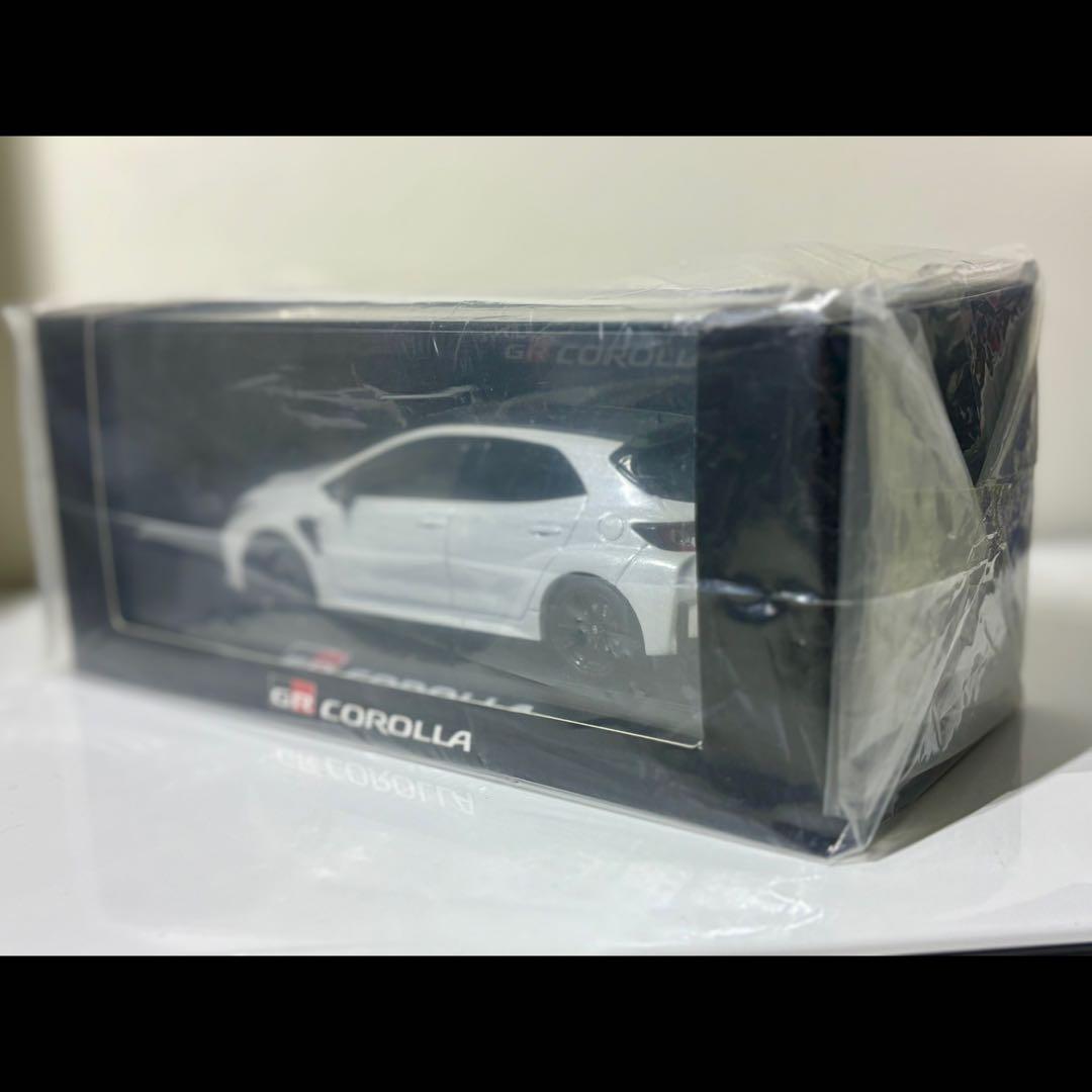 GRカローラ 1/30 トヨタカラーサンプル〈089〉プラチナホワイトパール