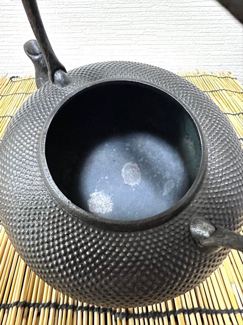 未使用品、タグ付　南部虎山工房前田知行造　１２型　南部鉄瓶　南部鉄器　鉄瓶