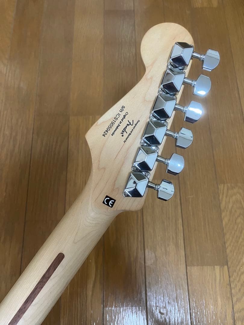Squier Stratocaster ホワイト　ケース付き