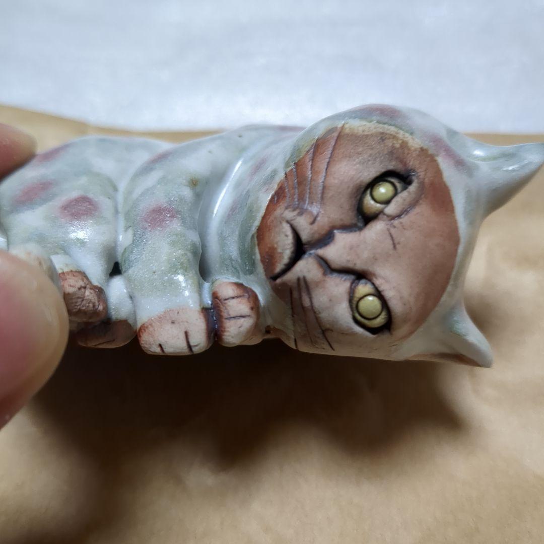 岡山富男 作 寝そべり猫