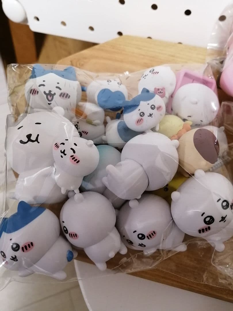 ちいかわグッズ65点まとめ売り出てるよ～！1点170円くらいって安すぎて