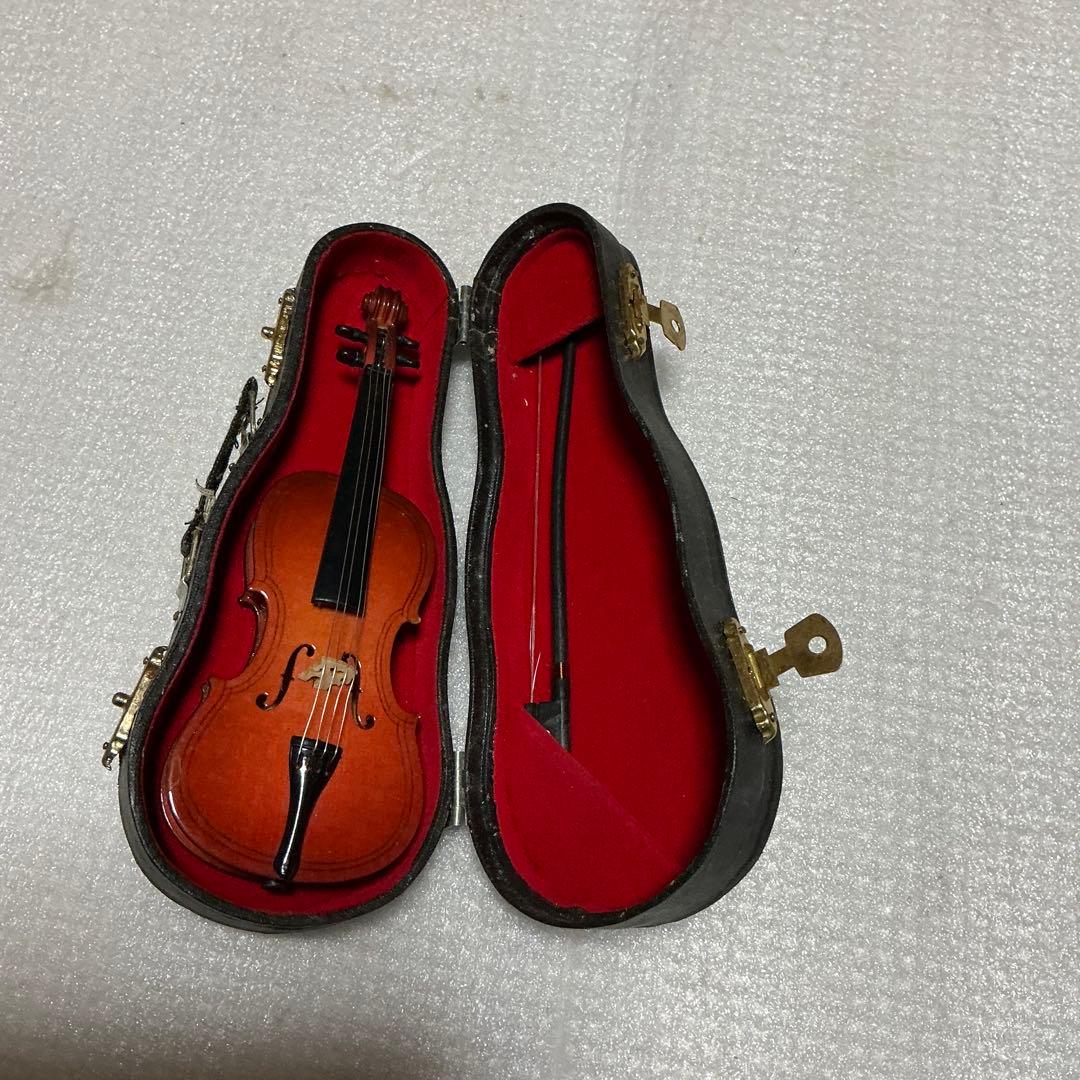 ミニチュア楽器、音は鳴らないディスプレイとなります。【ケース付き