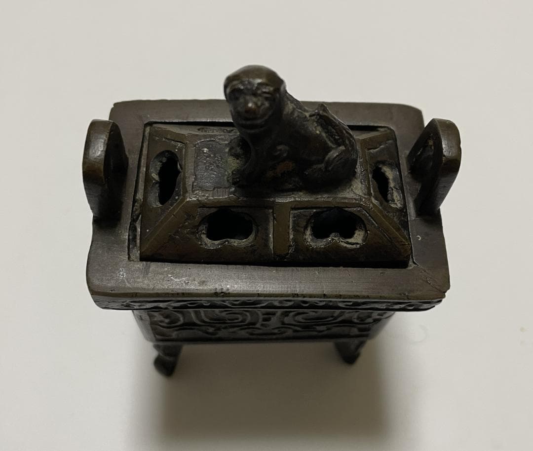 古銅　向獅子香炉　古紋様の彫刻　古美術品　仏具　アンティーク　インテリア・置物