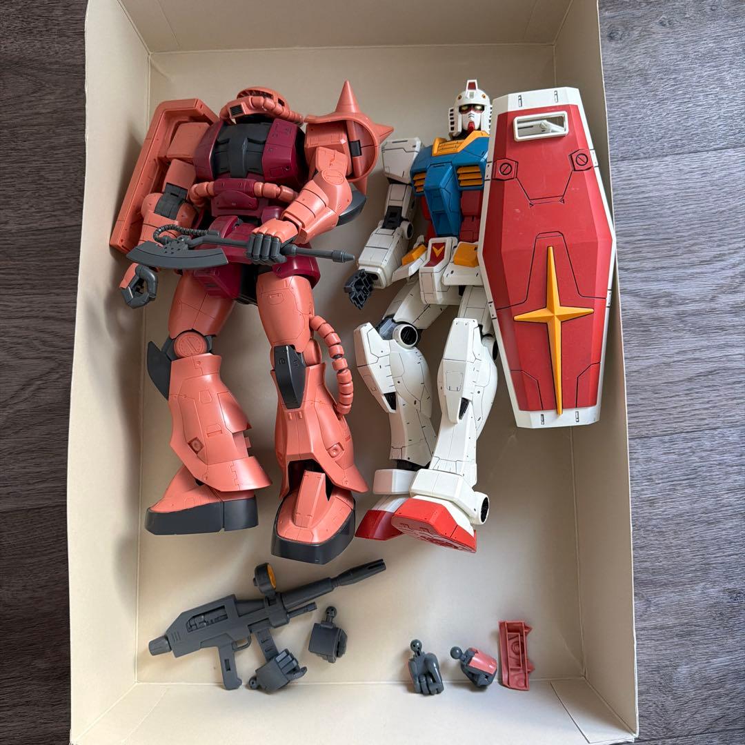 ガンダム、シャア専用ザクメガサイズモデルセット ジャンク完成品