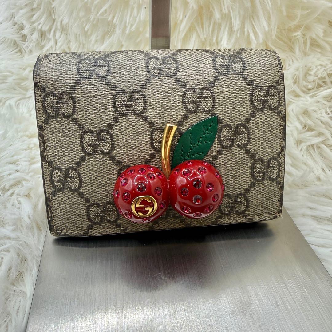 ✨美品✨ グッチ 二つ折り財布 チェリー さくらんぼ PVC GGスプリーム