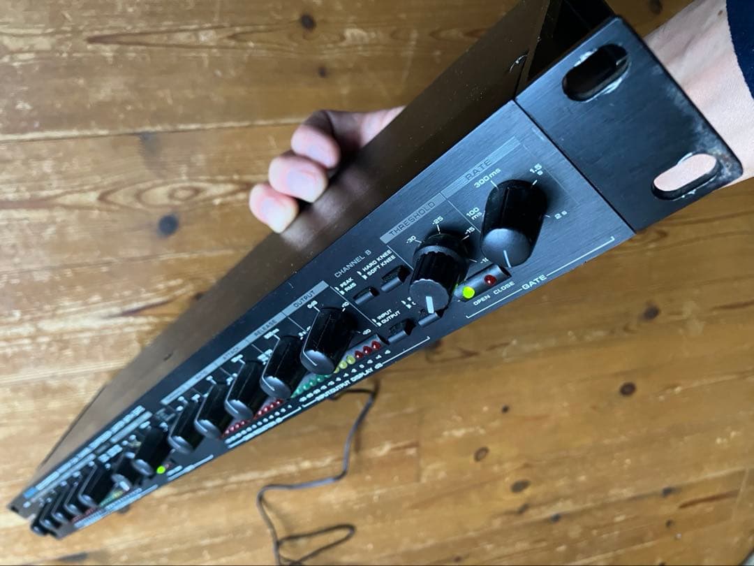 ● Alesis 3630 Compressor 改造品 名機