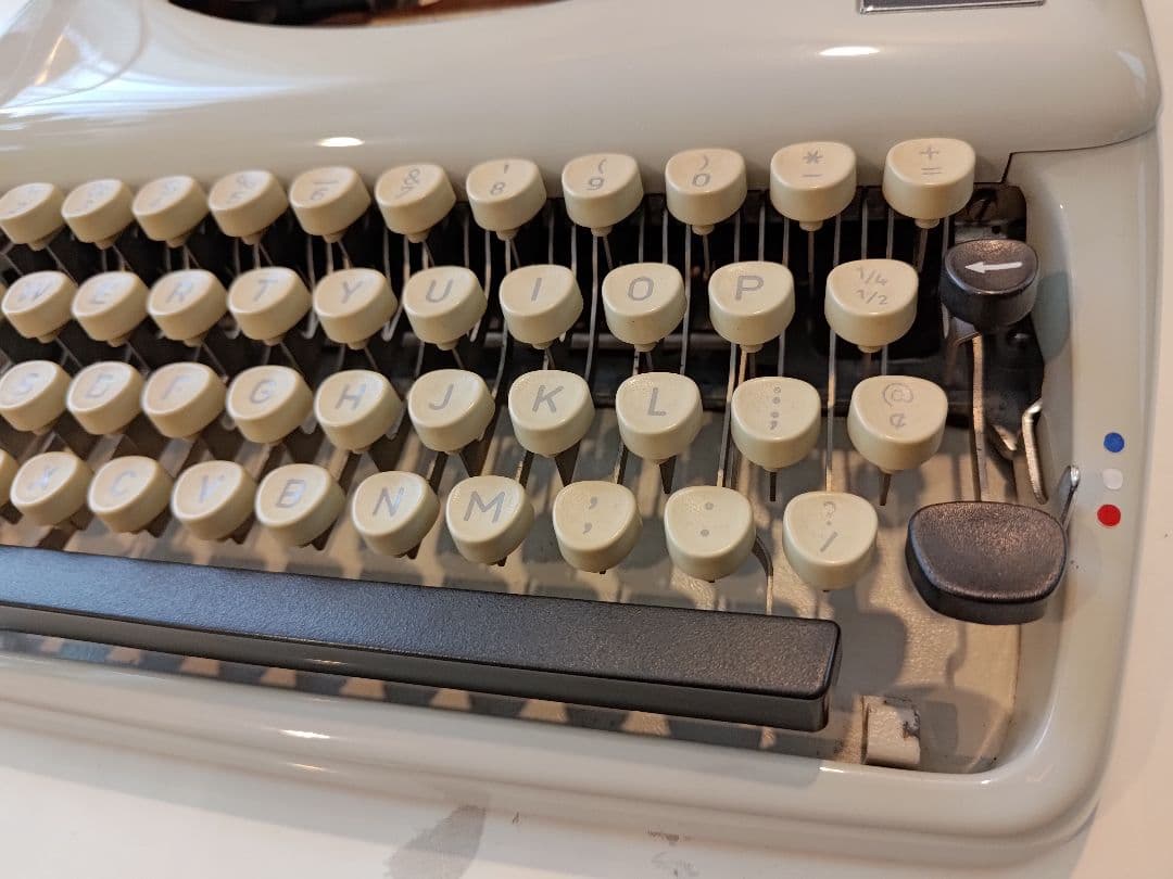 完動品】TRIUMPH Tippa タイプライター（ドイツ製）ケース付き