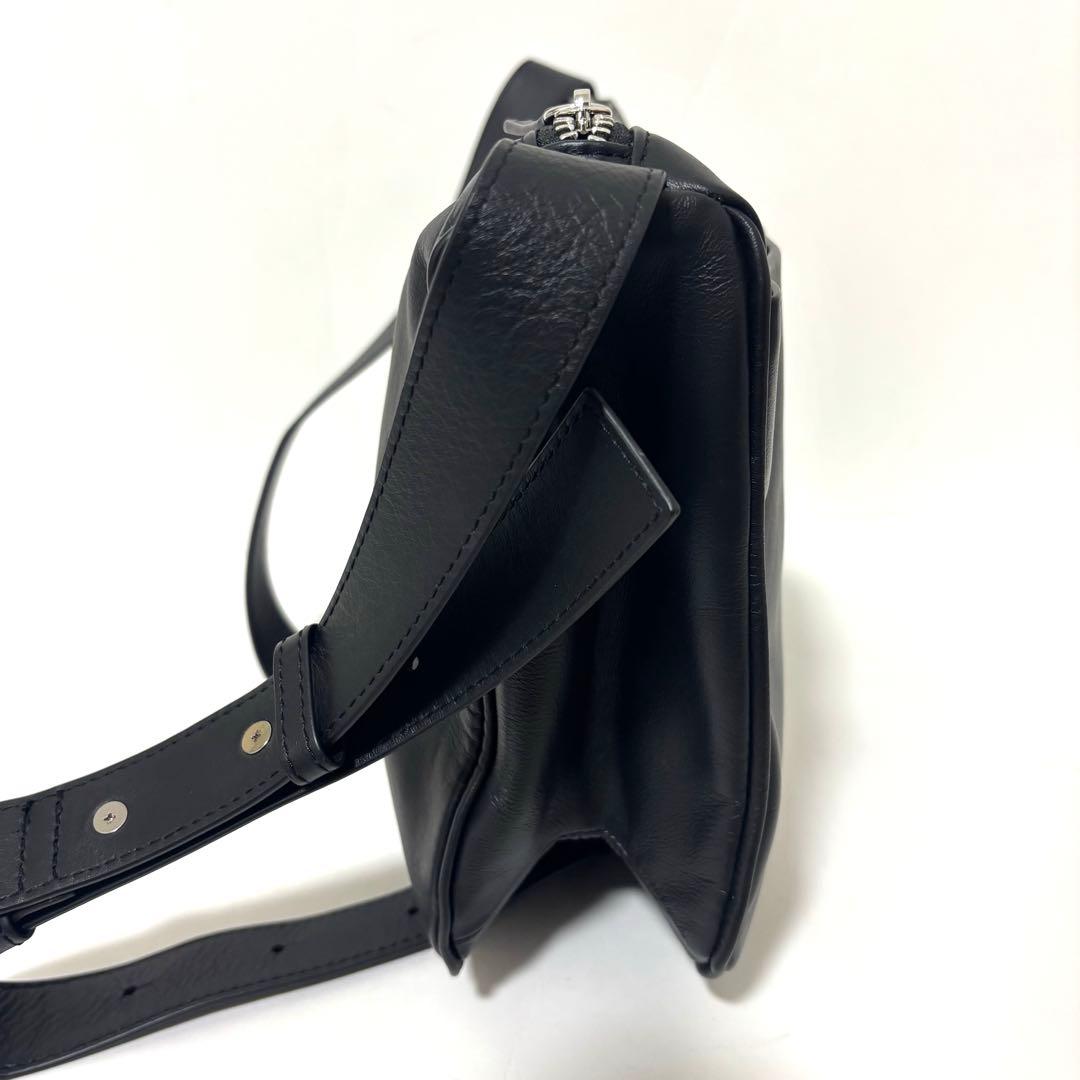 イアパピヨネ スワローマチショルダーバッグブラック