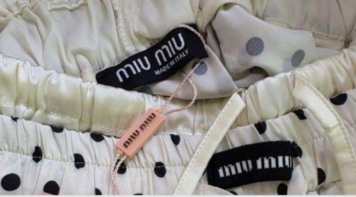 大特価:未使用に近い:miu miu ドット柄スカート