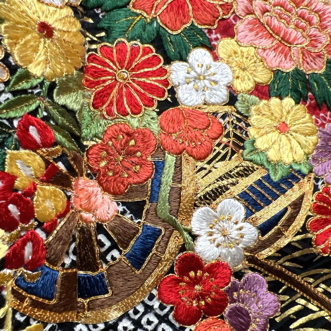 未着用 金駒刺繍 花車 絞り 振袖 晴れの日 レッド系 着物 043w d