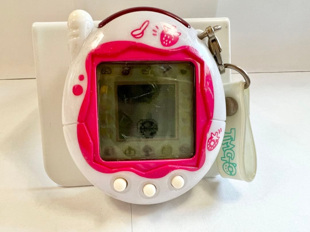 レア】BANDAI 祝ケータイかいツー！たまごっちプラス いちごよーぐると
