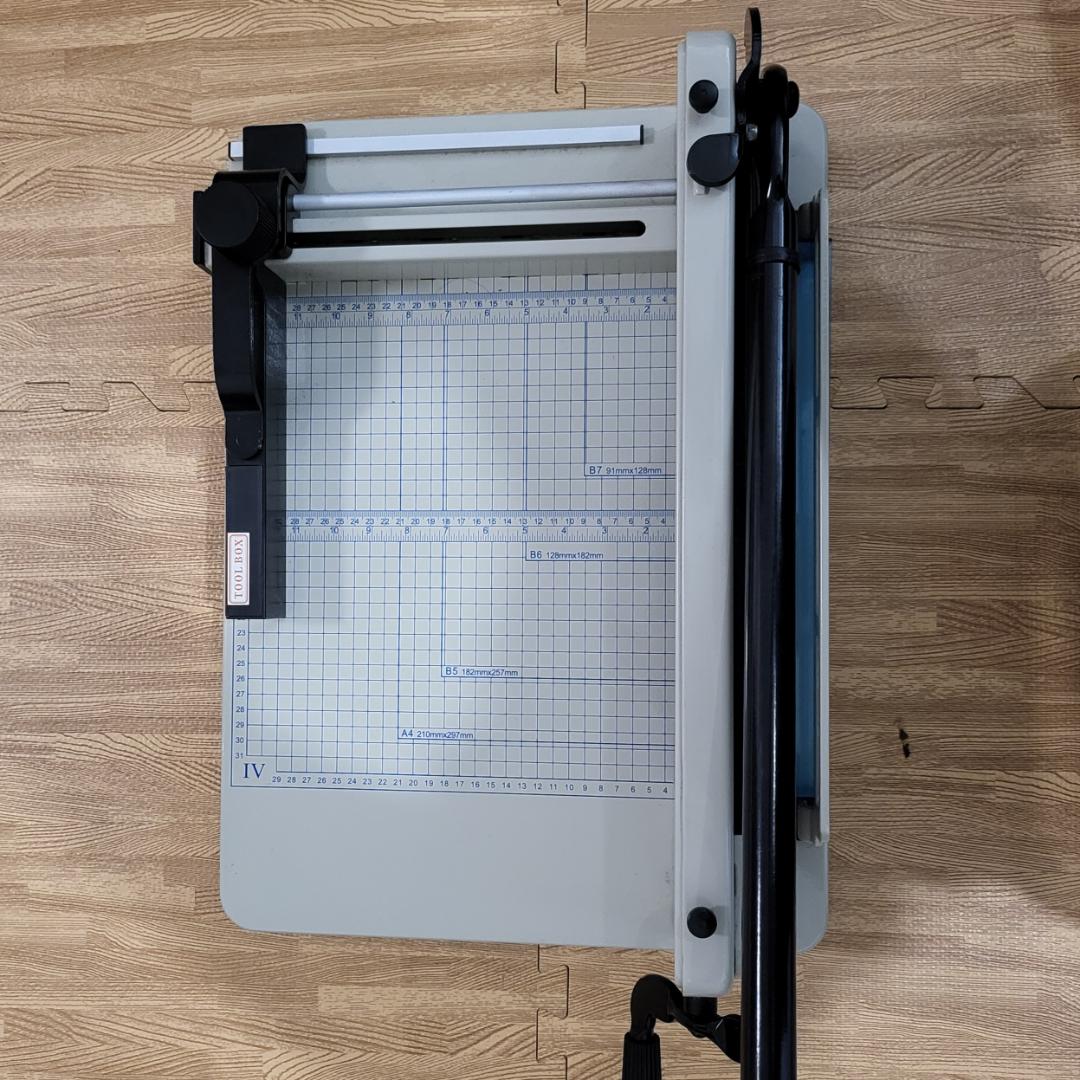ダイシン商業 業務用 ペーパーカッター DS-858A4 17kg 裁断機 大型