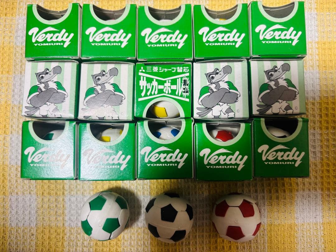 新品⭐️ヴェルディ サッカーボール消しゴムセット パズル 希少品 景品