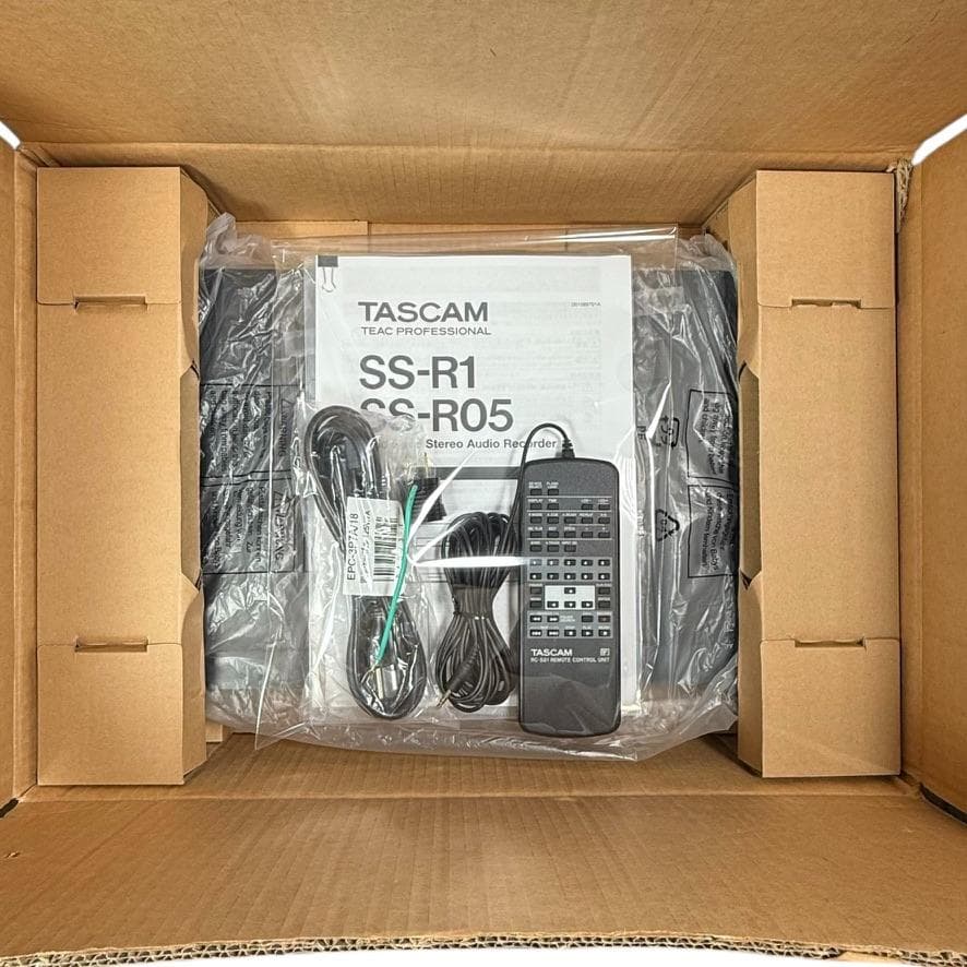 TASCAM ソリッドステートステレオオーディオレコーダー SS-R05