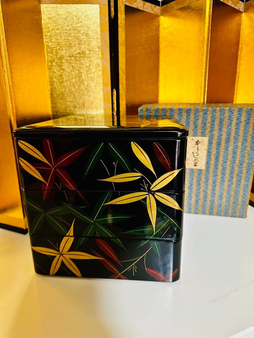 ３段重　黒漆笹絵