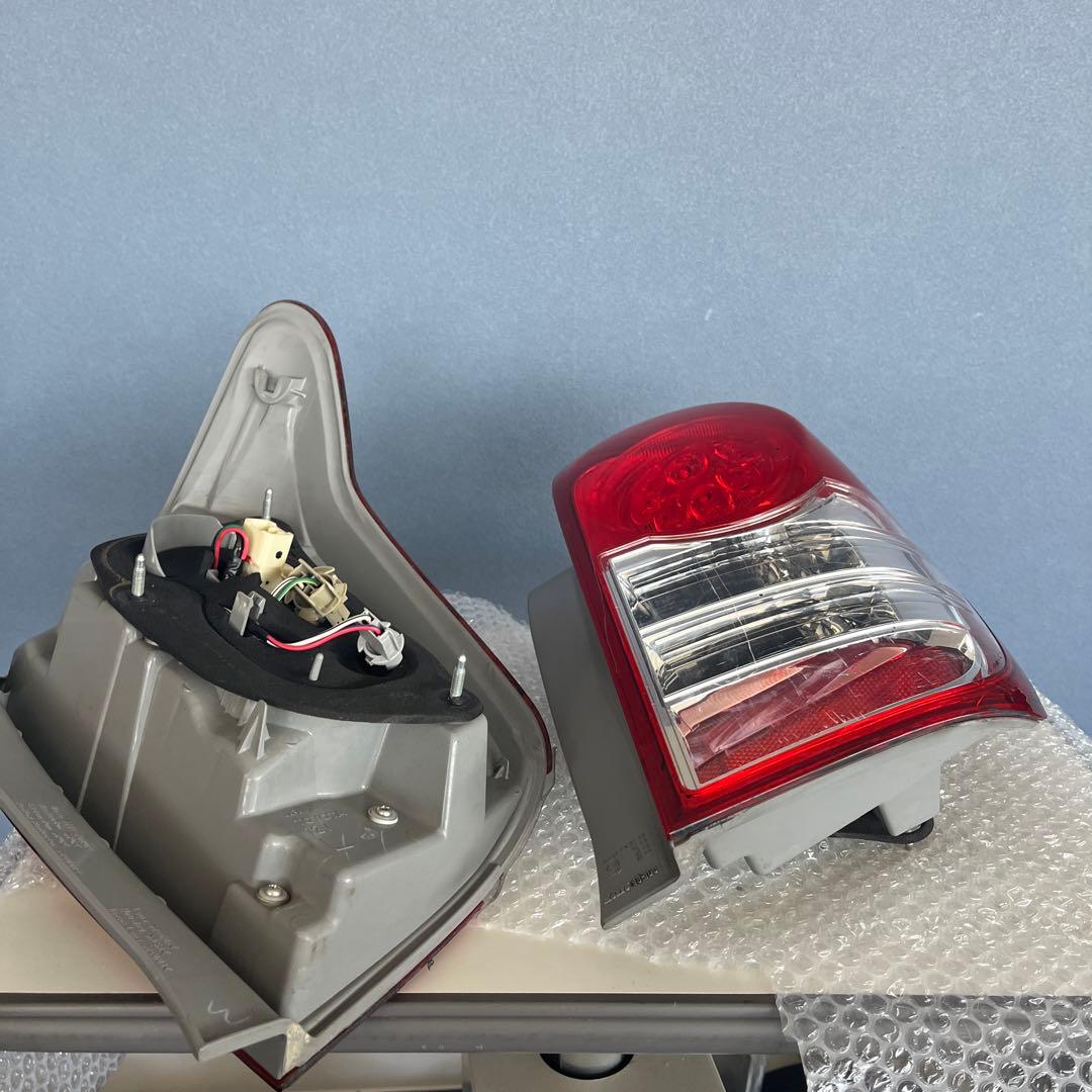 右側のみ トヨタ カローラフィールダー141純正後期KOITO 13-100 - メルカリ