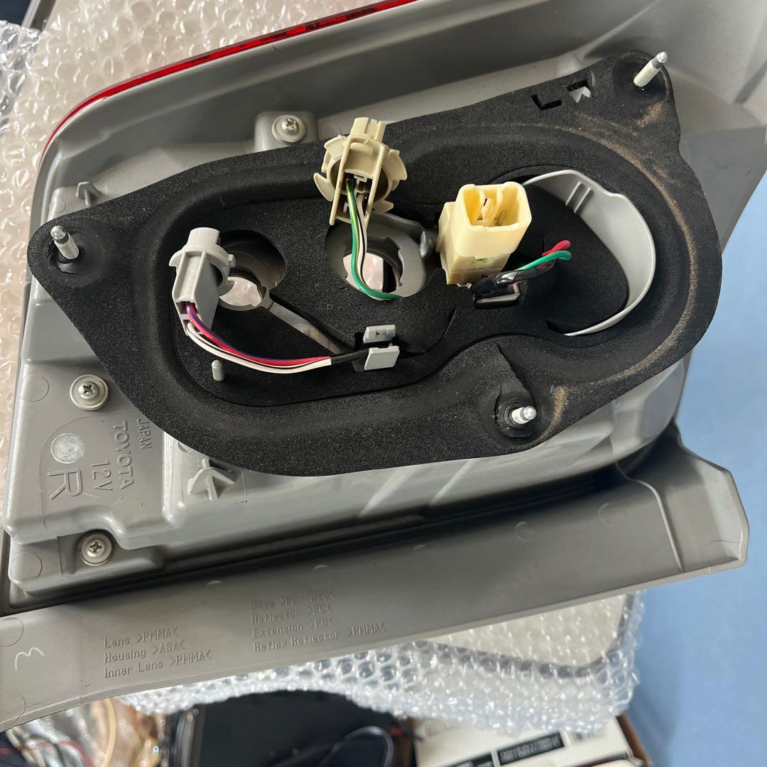 右側のみ トヨタ カローラフィールダー141純正後期KOITO 13-100 - メルカリ